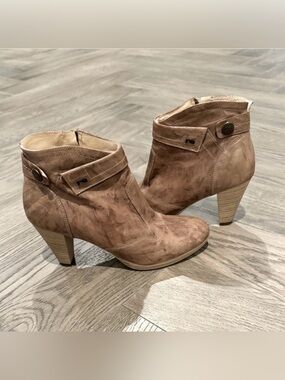 Nero Giardini Tan Marbled Leather Boots in Nearly New Condition, Size 38 (7.5)